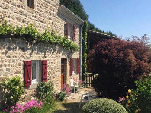 Veranne Casa | Gîte de charme avec cheminée, jardin et wifi, proche rando et ski à Véranne - FR-1-496-255