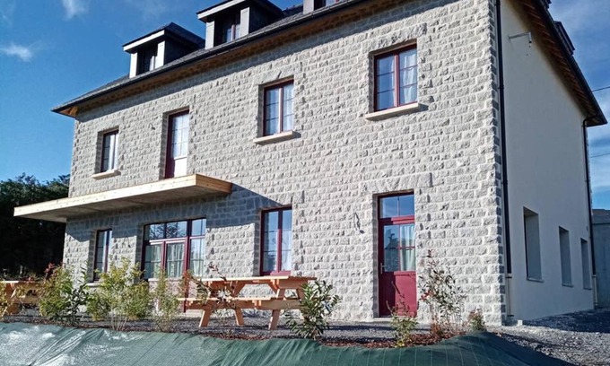 Besse-en-Chandesse Casa | Gîte de Granit Bleu