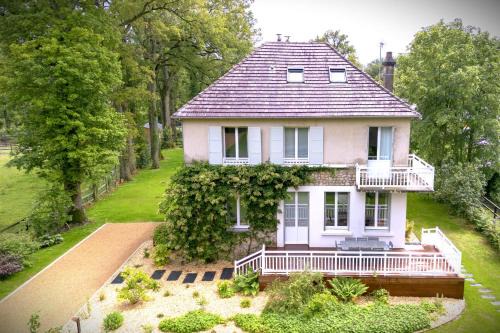 Yvre-l'Eveque Casa | Gîte de la Futaie-Maison de caractère au calme
