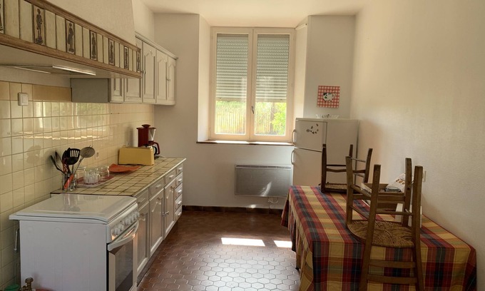 Anizy-le-Chateau Casa | Gîte de La Pierre Deaf