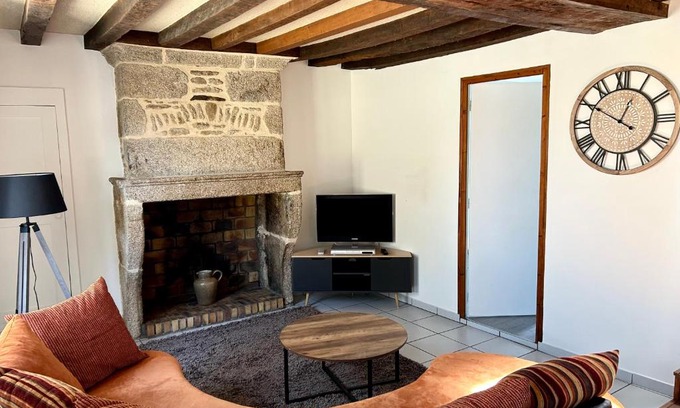 Saint-Pierre-des-Nids Casa | Gîte des halles : 4-6 pers. Maison de bourg.
