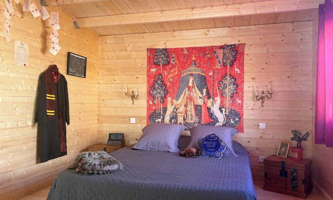 Boutenac Chalet De Esquí | Gîte du Sanglier Magique - wooden chalet & spells at the Oasis des Corbières