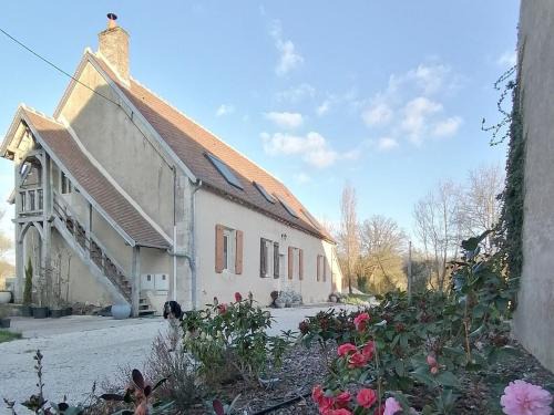 Saint-Firmin-sur-Loire Casa | Gîte en forêt avec jardin, terrasse et parking près de la Loire - FR-1-590-530