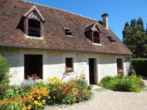 Saint-Jouin-de-Blavou Casa | Gîte familial avec grand jardin fleuri, cheminée et activités extérieures, proche Petite Cité de Caractère - FR-1-497-38