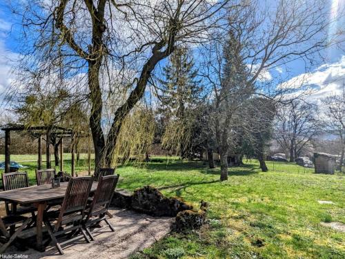 Hericourt Casa | Gîte familial avec jardin et parking à Héricourt, proche de Belfort - FR-1-583-497