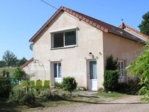 Sauvagny Casa | Gîte familial avec terrasse à la ferme, proche Montluçon, idéal pour 4 pers, draps et serviettes inclus - FR-1-489-431