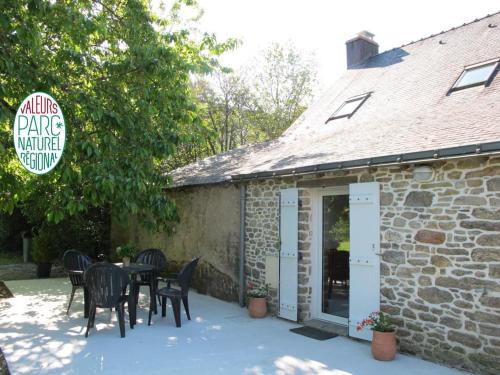 Herbignac Casa | Gîte familial dans le Parc de Brière - Jardin arboré, terrasse, activités ludiques, Wifi inclus - FR-1-306-1101