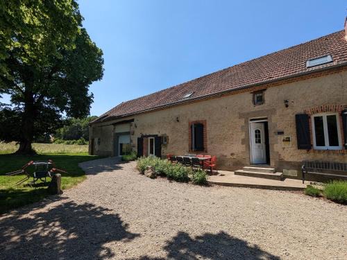 Pouligny-Notre-Dame Casa | Gîte familial au calme avec grand jardin, balnéo et loisirs nautiques à proximité - FR-1-591-134