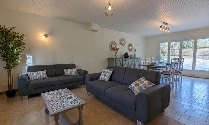 Puyreaux Casa | Gîte Familial Rénové en Pleine Nature avec Jardin, Terrasse et Activités de Plein Air - FR-1-653-227