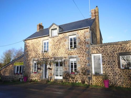 Dompierre Casa | Gîte familial tout confort avec jeux et jardin, proche voie verte et rivière - FR-1-497-132