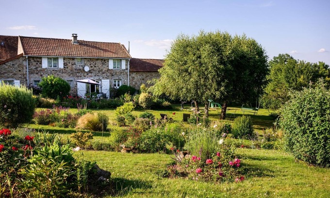 Saint-Vallier Casa | Gîte au jardin Le Poivre