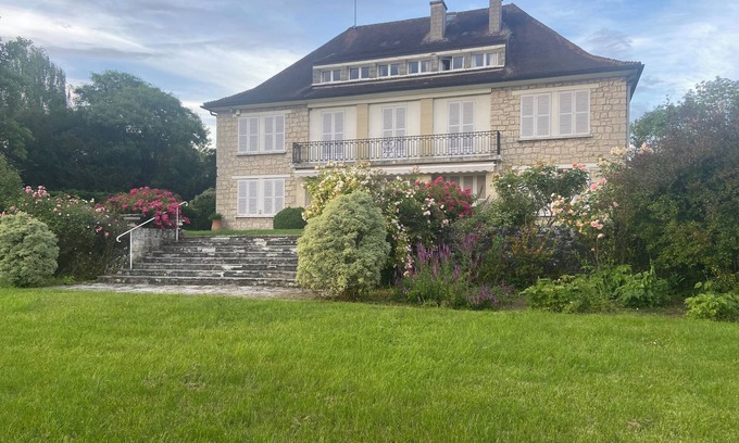 Senlis Apartamento | Gîte "Haut Echiquier" 10mn Parc Astérix, 15mn Aéroport Charles de Gaulle.
