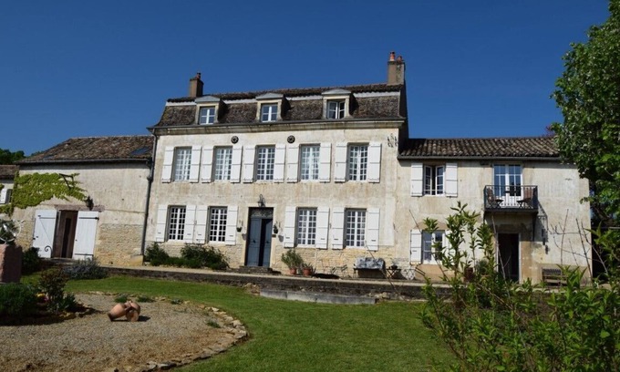 Tournus Cabaña | Gîte in French Historic Wine Farm