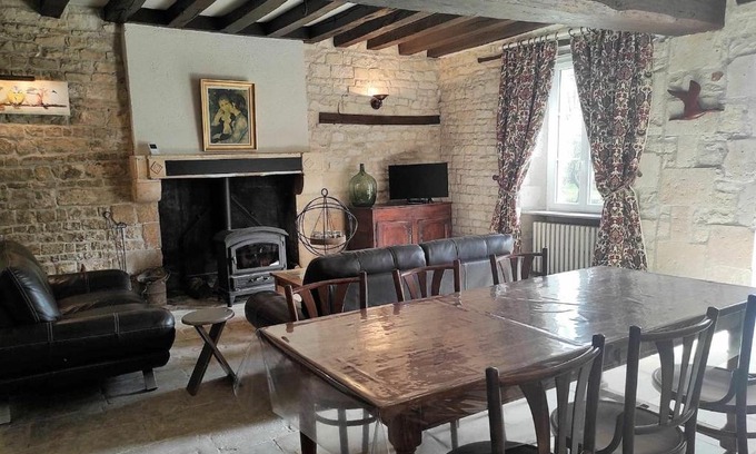 Mareuil-sur-Arnon Casa | Gîte indépendant au bord de la rivière, cadre historique, pêche, animaux bienvenus, parking privé - FR-1-586-22