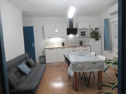 Villeneuve-de-Berg Apartamento | Gîte la Chaumette appartement Turquoise