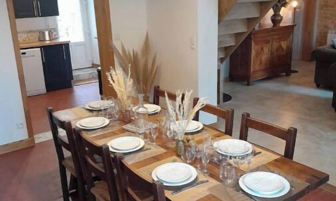 Veaugues Casa | "Gîte La Maison Family" beautiful garden near sancerre ideal for families