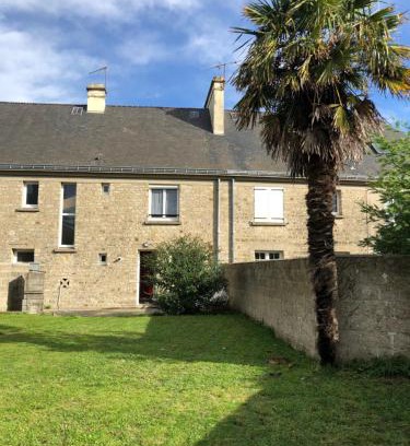 Valognes Casa | Gîte Manava - grande maison avec jardin en centre ville