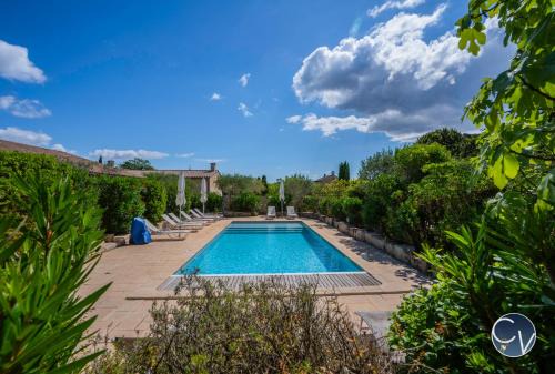 Aigueze Casa | Gîte moderne, calme & piscine