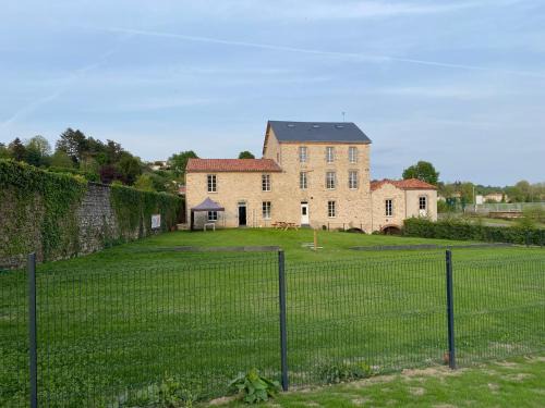 Saint-Laurent-sur-Sevre Apartamento | Gîte moulin de Chaussac proche du Puy duFou