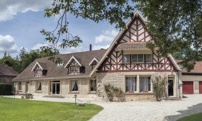 Thillombois Casa | Gîte pour 12 face au château de Thillombois avec jardin, cheminée et équipements PMR - FR-1-585-38
