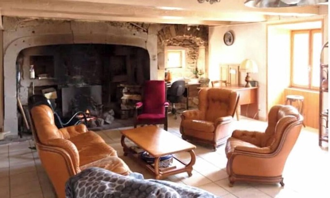 Chastreix Casa | Gîte Pour 16 à 18 Personnes de 1823 Grande Cheminée Fonctionnelle