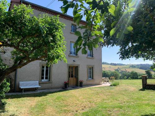 Siaugues-Sainte-Marie Casa | Gîte rénové campagne chic, 6 chambres pour 13 pers., jardin, terrasse, Haute-Loire - FR-1-582-527