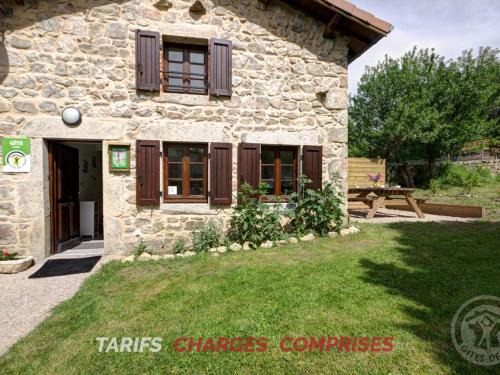 La Chapelle-en-Lafaye Apartamento | Gîte rénové en pierres au cœur du Haut Forez avec terrasse et randonnées à proximité - FR-1-496-59