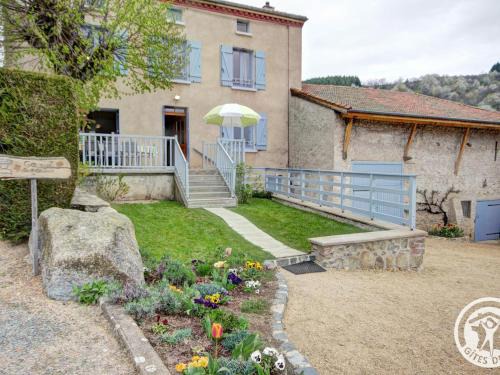 Cherier Casa | Gîte rural familial avec jardin, terrasse et équipements modernes près du Parc Livradois Forez - FR-1-496-22
