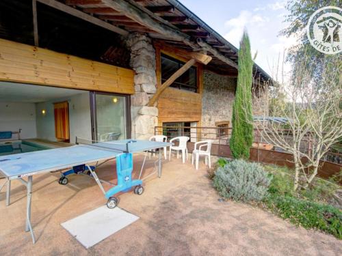 Saint-Priest-la-Prugne Casa | Gîte spacieux avec cheminée et animaux acceptés - FR-1-496-132