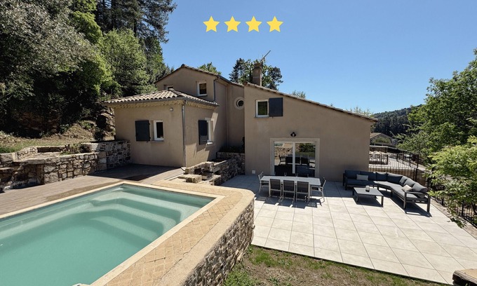 Ucel Casa | Gîte Spacieux à la Campagne Avec Salle de jeu et Piscine