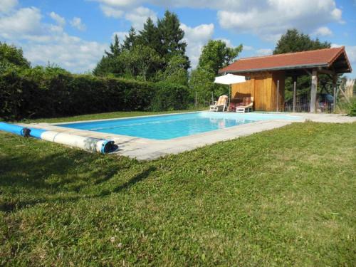 Renaison Casa | Gîte spacieux à Renaison avec cheminée, jardin et équipements enfants - FR-1-496-257
