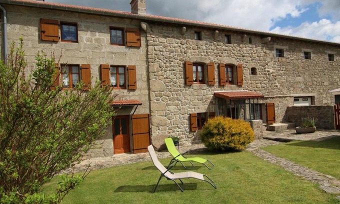Croisances Casa | Gîte spacieux et rénové avec équipements modernes, terrasse et vaste jardin près de Gévaudan et Margeride - FR-1-582-301