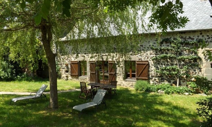 Saint-Saturnin Casa | Gîte ST Saturnin, Cézallier, Monts du Cantal, Santoire Valley