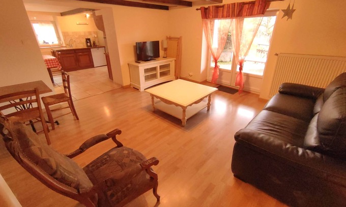 Dommartin-les-Remiremont Cabaña | Gîte dans chalet Tiffanie-Terraza-Gîte-Familiar-Baño con ducha