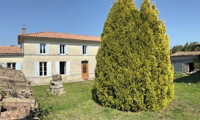 Saint-Yzan-de-Soudiac Casa | Gîte Terre d'Yzan - Large country house