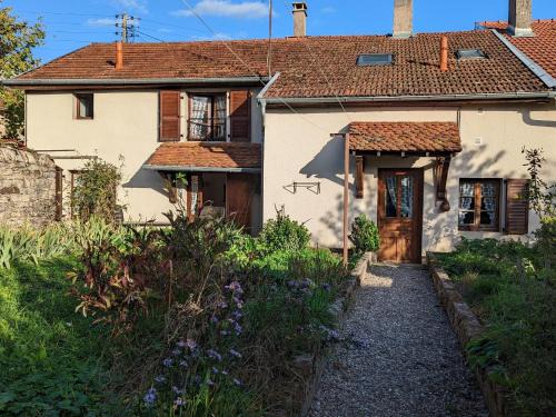 Vauvillers Casa | Gîtes chaleureux près de Luxeuil, jardin commun - FR-1-583-472