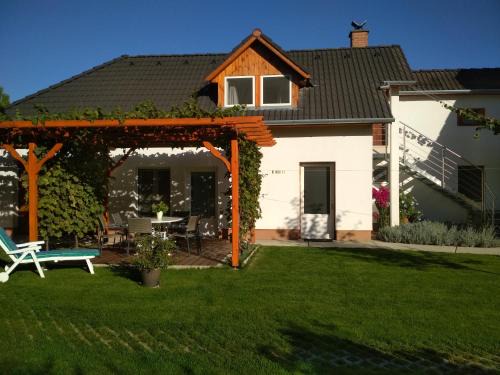 Tiszaug Apartamento | Gólya Vendégház