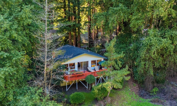 Sebastopol Casa | G's River View!Family Cabin On River Near Golf Course! Enchanting & Fun NEW!
