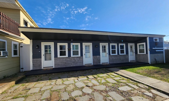 Hampton Apartamento | G St Inn Unit 3 Charming 1-bedroom apartment in welcoming Hampton with AC, WiFi