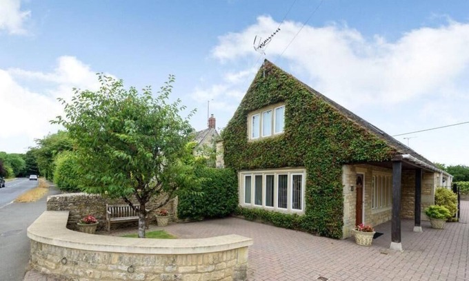 Ablington Cabaña | Gable Cottage 2 BED 1 BATH