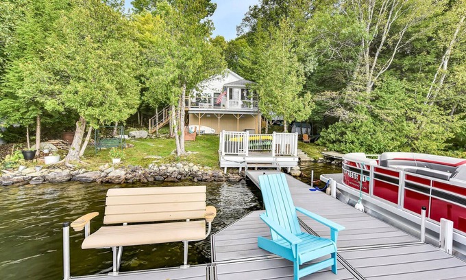 Belgrade Cabina | Gables End Escape Lakefront Dock Kayaks