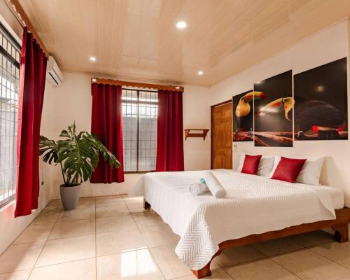 Barrio Pilo Casa | Gaby's Home In Downtown La Fortuna