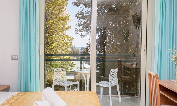 Cervia Hotel | Gadames Hotel - Lunch on the Beach