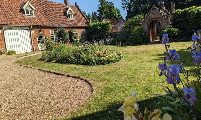Norwich Cabaña | Gaffers Cottage - sleeps 12 guests in 5 bedrooms
