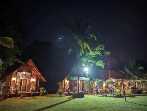 Weeraketiya Hotel | Gagees lake view cabana