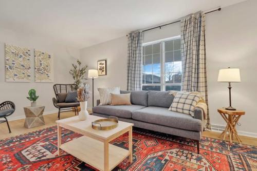 Gahanna Casa | Gahanna Farmhouse - 4 Bed 2 Bath - INTEL