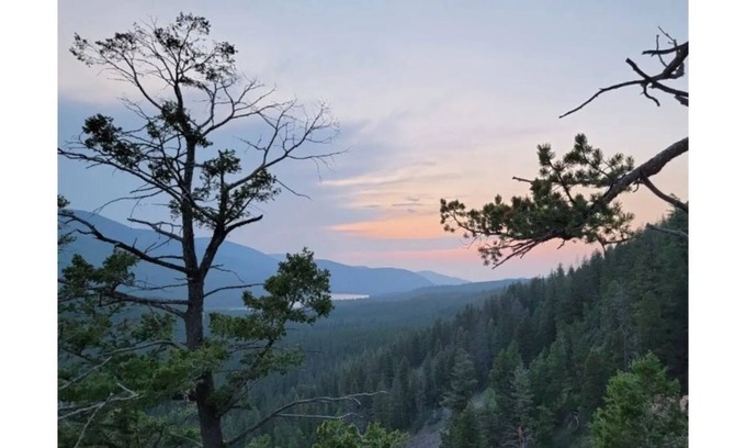 Bozeman Casa | Gallatin Getaway. On 1acre in great location.