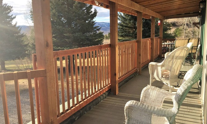 Bozeman Cabina | EZ BREEZY, CASA RURAL, "UN LUGAR FELIZ"