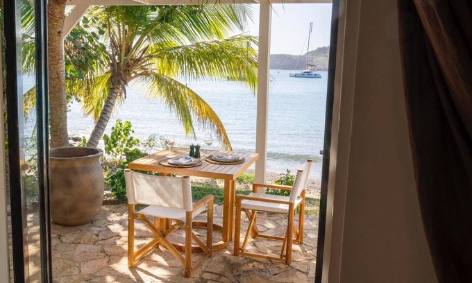 Freemans Bay Cabaña | Galleon Beach Resort