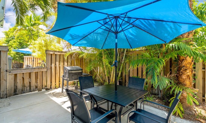 East Fort Lauderdale Hotel | Galleria Apartments by Lowkl
